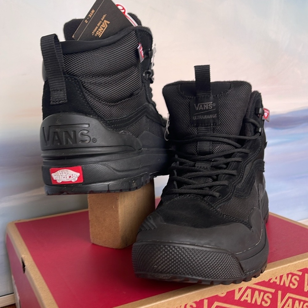 Vans WMNS Ultrarange Exo
Black/Black
VN0A4BVSBKA
Boots Sneakers - Picture 8 of 16